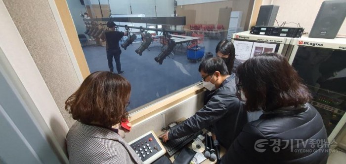 4월 21일 기흥도서관에서 진행된 ‘테크니컬러너’의 점검 및 운영 가이드 교육 현장 진행 사진  (1).jpg