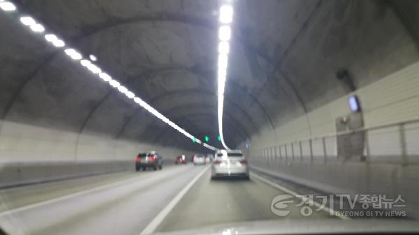 [크기변환]광주시, 가로등 및 터널 조명개선 사업 완료(중원터널).jpeg