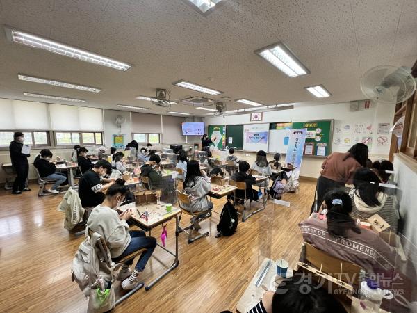 [크기변환]1-1 오산시, 창의융합형 인재교육 ‘찾아가는 메이커 교실’운영 사진.JPG