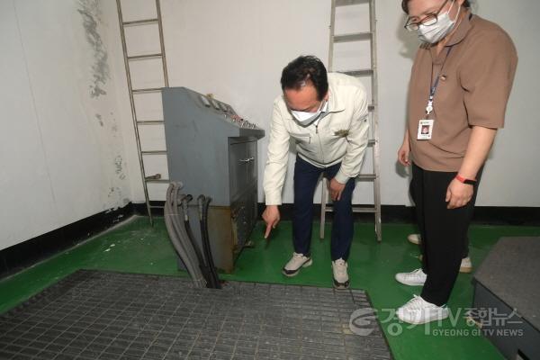 [크기변환]2-2 이권재 오산시장 신장빗물펌프장 점검.jpg