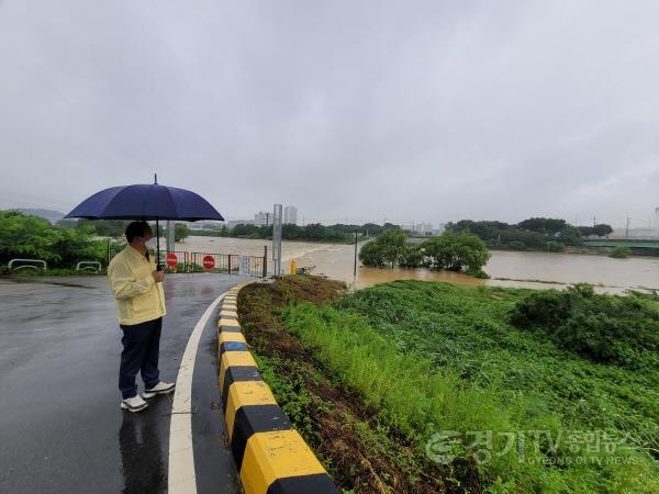 [크기변환]8-1 이권재 오산시장 “오산천 호우 피해 복구 총력” 주문.jpg