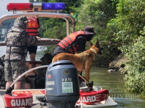 [크기변환](0819)[복지정책과]한국자유총연맹 남양주시지회-남양주시복지재단, 실종자 수색 활동에 매진하고 있는 민간단체에 후원금 전달(사진2).jpg
