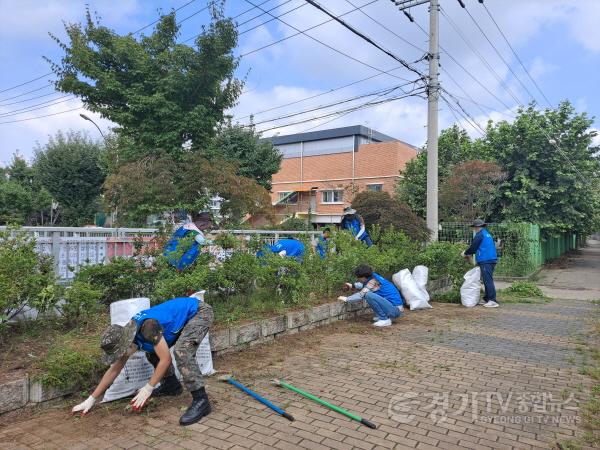 [크기변환]3-2 남촌동 지하차도 환경정화활동.jpg