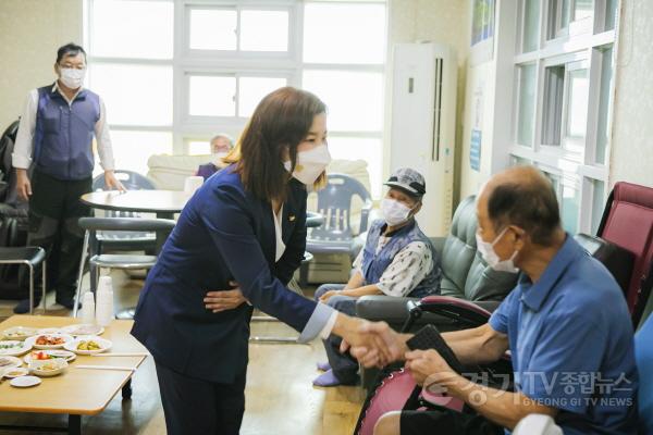 [크기변환]사본 -2022.07.15. 이화4리마을 다목적회관 체육관 개관 및 복달임 행사6.jpg