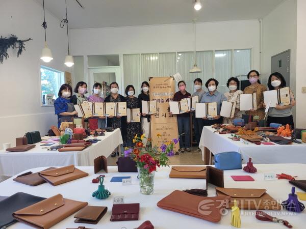[크기변환]가죽공예 2급 자격증 취득과정 작품전시회.jpg