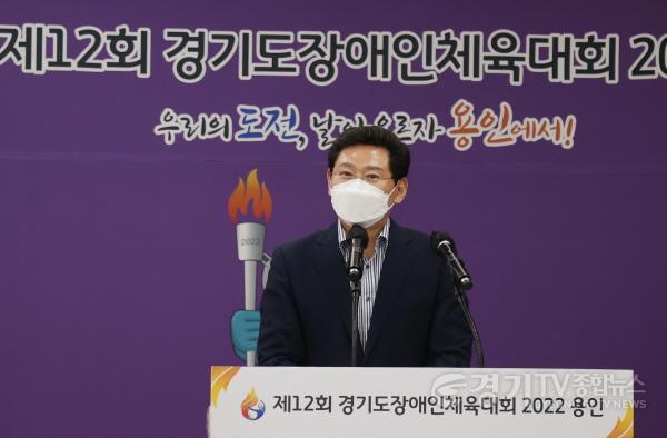 [크기변환]1-2. 이상일 용인특례시장이 환송사를 하고 있다.JPG