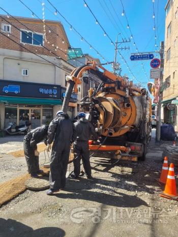 [크기변환]하남시, 하수도 악취 저감 준설 시작 … 9월말 완료 목표(1).jpg