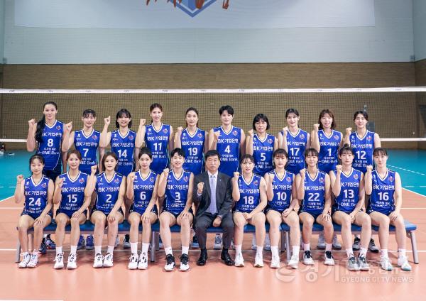 [크기변환]IBK기업은행 알토스 배구단 단체사진.jpg
