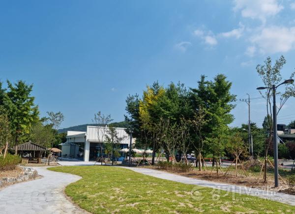 [크기변환]2. 수지구 고기동 755-5번지 도로변 유휴지에 조성한 쌈지공원.jpg