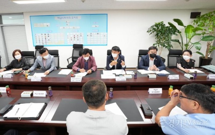 [사진자료] 하남시의회 자치행정위원회, 하남시체육회 간담회 개최3(사진_하남시의회 제공).jpg