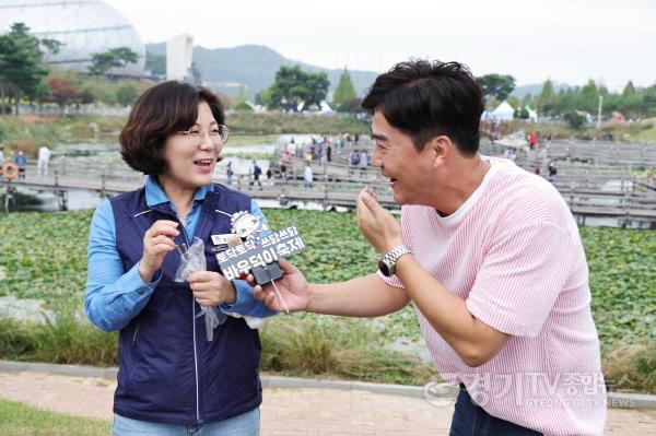 [크기변환]1-9.김보라 시장이 행사장 곳곳을 돌며 축제를 알리고 있다..jpg