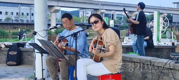 [크기변환]5-1. 버스킹 공연 모습.jpg