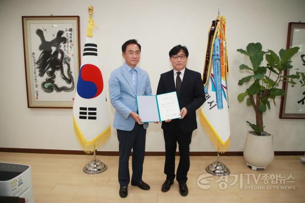 [크기변환]사본 -10-7-15_제2대_평택산업진흥원장_임명.jpg