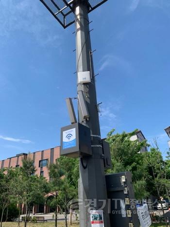 [크기변환]스마트도시과-성남시 무료 공공와이파이 접속 장치가 추가 설치된 모란민속5일장터 내.jpg