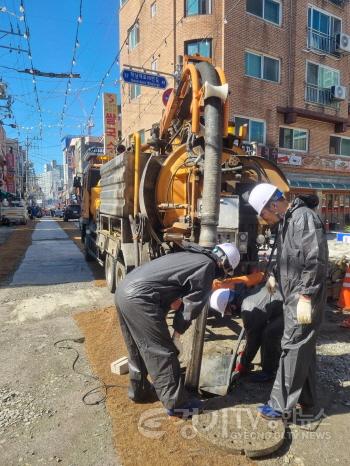 [크기변환]하남시, 하수관로 준설 완료 … 원도심 하수구 악취 문제 해결(하수관로 준설 작업 사진) (1).jpg