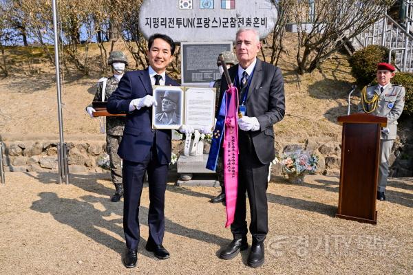 [크기변환]02 양평군 몽클라르 장군 지휘봉 전달식(1).jpg