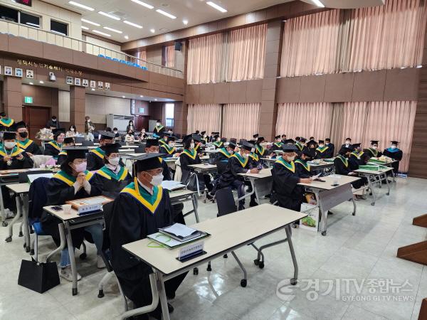 [크기변환]11-18-15-2_제15회_평택시_슈퍼오닝농업대학_졸업식_개최 (1).jpg