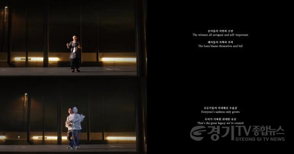 [크기변환](생생화화) 김기라_비비디바비디부_내일은 검정_비겁한 유산, 2K two channel videos installation, 3min  40sec, 2022.jpg