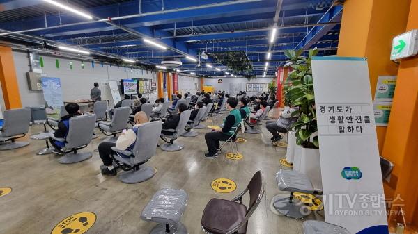 [크기변환]사본 -쿠팡물류센터(근로자) (1).jpg