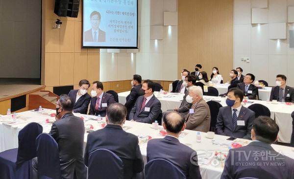 [크기변환]1-1 이권재 오산시장 경기도지사 만나 도비 건의.jpg