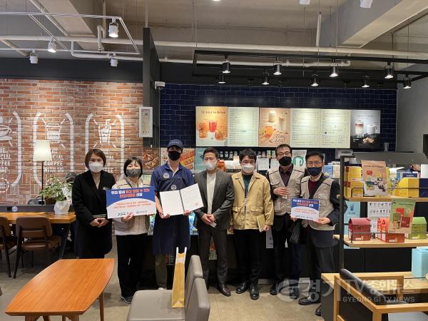 [크기변환]사본 -하남시, ‘믿고 일할 수 있는 안심사업장’ 168곳 선정(안심사업장 인증서 전달) (2).jpg