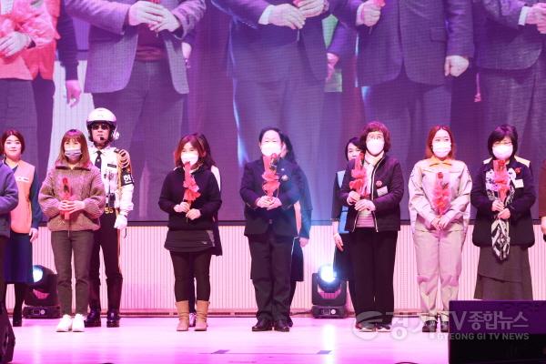 [크기변환]사본 -(1204)[복지정책과]자원봉사자의 날 기념 ‘2022 남양주시 자원봉사 대축제’ 열려(사진1_컬러 런웨이).jpg