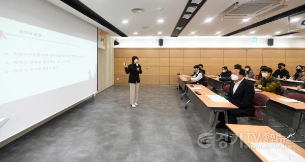 [크기변환]사본 -6-2 자치법규직원교육(교육참석한 이권재 오산시장).jpg