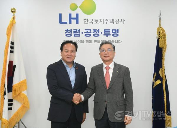 [크기변환]사본 -1-1 좌)이권재, 우)이한준.jpg