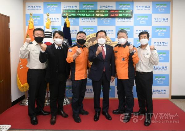 [크기변환]2-2 이권재 오산시장, 오산소방서 격려 방문.JPG