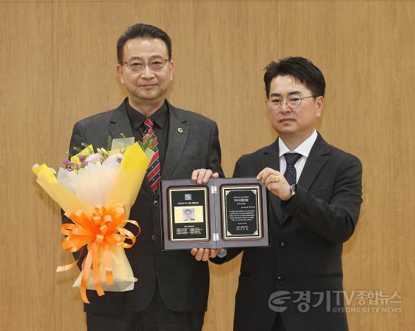 [크기변환]사본 -백현종 수상사진.jpg