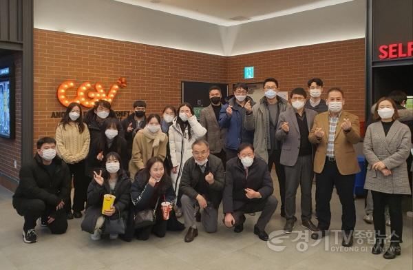 [크기변환]사본 -12-22-18_평택시_안중출장소_직원_격려_무비데이_진행.jpg