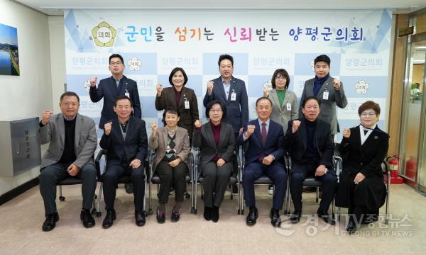 [크기변환]사본 -사진1 공무 국외출장 심사위원회 개최 후 기념촬영.jpg