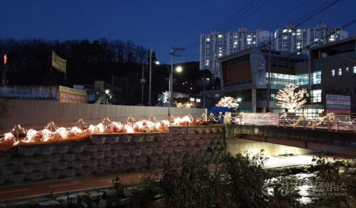 [크기변환]사본 -221202_기흥동 공세천 산책로‘감성충전’…밤길 환해졌다_사진(1).jpg