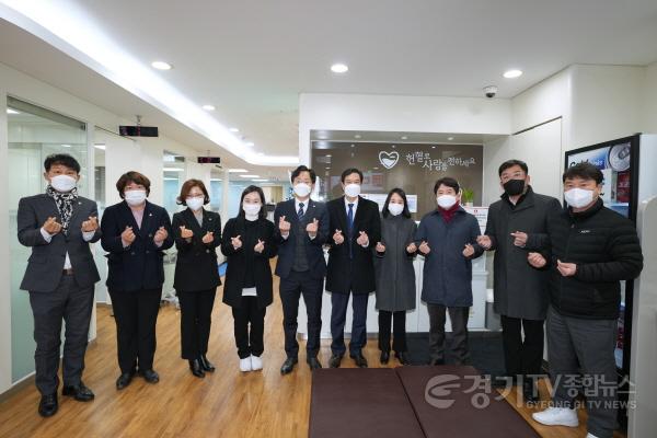 [크기변환]사본 -[사진자료] 하남시의회 의원들이 2일 ‘헌혈시무식’을 갖고 2023년 새해 힘찬 출발을 다짐했다. (사진_하남시의회 제공).jpg