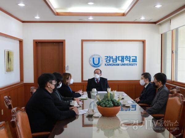 [크기변환]사본 -230104_사진자료_전자영 경기도의원, 강남대학교 윤신일 총장과 신년 간담회 가져.jpg