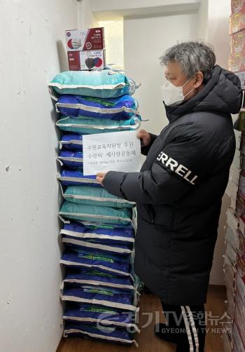 [크기변환]사본 -사진(수원교육지원청, 사회복지시설 위문물품 전달).jpg