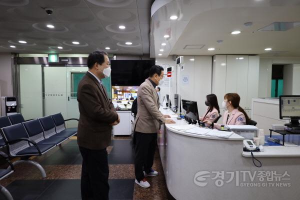 [크기변환]사본 -이현재 하남시장, 설 연휴 비상근무자·소외이웃 직접 찾아가 격려(1).jpg