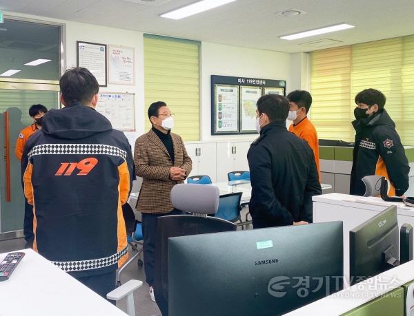 [크기변환]사본 -이현재 하남시장, 설 연휴 비상근무자·소외이웃 직접 찾아가 격려 (3).jpg