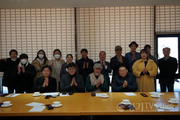 [크기변환]사본 -사진자료_수원 연극계 발전방안 모색을 위한 간담회 모습 (1).jpg