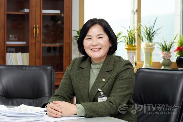 [크기변환]사본 -사진1_양평군의회 윤순옥의장.jpg