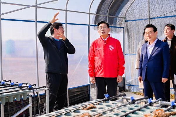 [크기변환]사본 -01 논산 딸기농가 방문(2).jpg