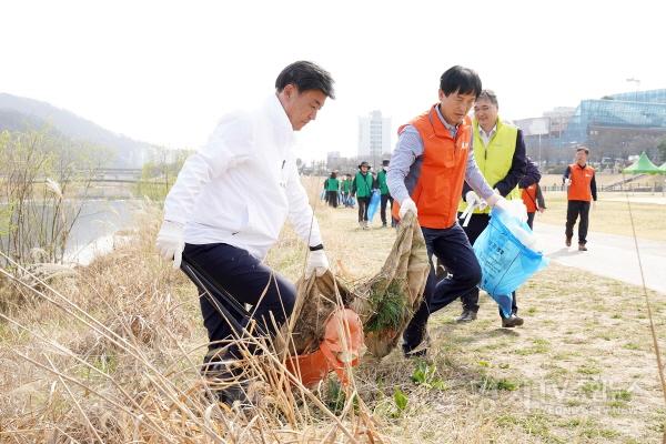 [크기변환]사본 -광주시, 제31회 세계 물의 날 및 경안천 클린데이 개최 (3).jpg
