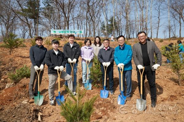 [크기변환]사본 -20230331 용인특례시의회, 제78회 식목일 기념 나무심기 참여(1).jpg