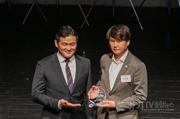 [크기변환]사본 -송선영의원, 경기사회복지대상 수상.jpg