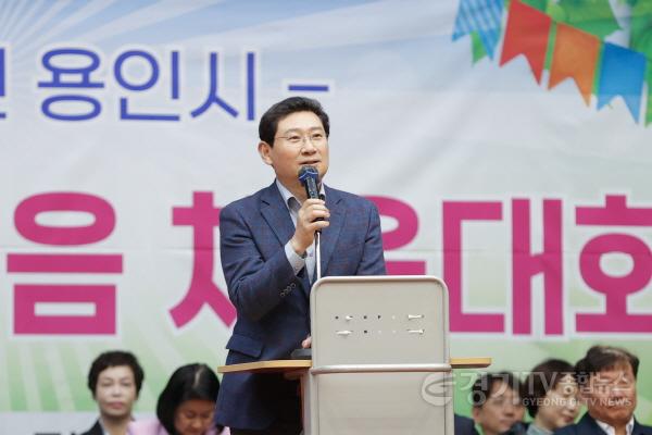 [크기변환]사본 -14-1. 이상일 용인특례시장이 7일 (구)경찰대학교 실내체육관에서 ‘용인시 통·리장 한마음 체육대회’ 참석해 인사말을 하고 있다..jpg