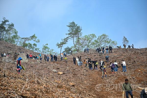 [크기변환]사본 -추가01- 여주시, 국토녹화 50주년을 기념하는 제78회 식목일 나무심기행사 개최 (1) (1).jpg