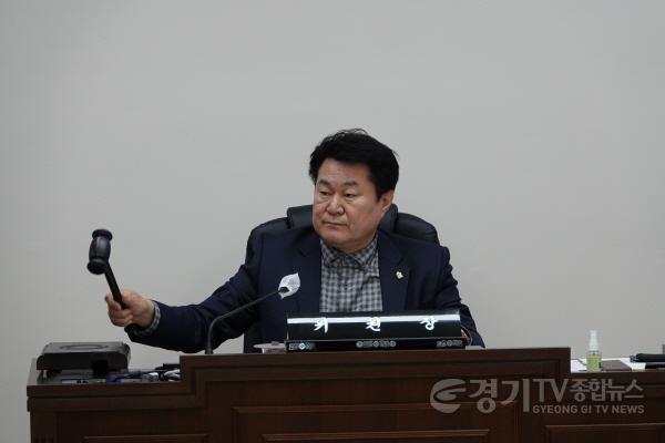 [크기변환]사본 -230412 제212회 임시회 제1차 폐회중 운영위원회 (3).jpg