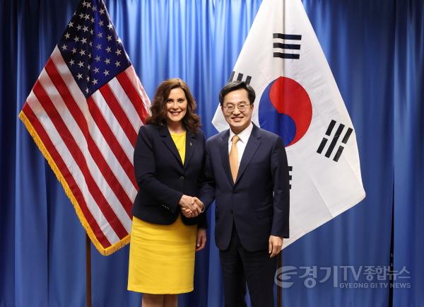 [크기변환]사본 -그레첸+휘트머(Gretchen+Whitmer)+미시간+주지사+면담.jpg