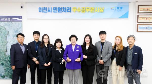 [크기변환]사본 -1분기 우수공무원 시상 사진전체.jpg