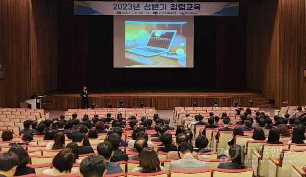 [크기변환]사본 -0417 임태희 교육감 “공직자는 투명하고 공명정대하게 일해야”(감사관)(사진 1).jpg